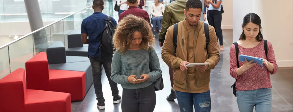 UN VRAI RÉSEAU DERRIÈRE TOI